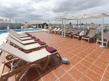 Tryp Sevilla Macarena Hotel Exterior foto