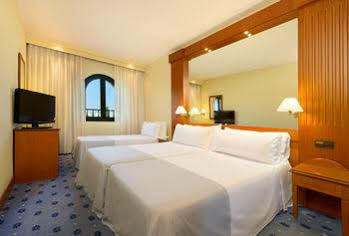 Tryp Sevilla Macarena Hotel Exterior foto