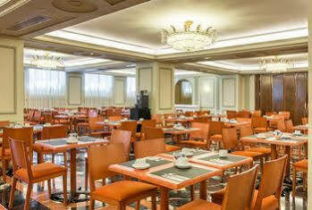 Tryp Sevilla Macarena Hotel Exterior foto